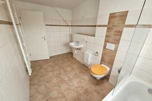 Ansprechende 3 Zimmer im Dachgeschoss+Balkon+Loggia+Tageslichtbad mit mit Badewanne+Abstellraum ! – Schönebecker Str. 47, 39104 Magdeburg – Vorschaubild 1