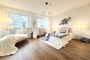 Für Jung & Alt: Bezugsfreie 4‑Zimmer‑Wohnung mit XL-Loggia * Tiefgarage *Aufzug *Energiekl. C *1. OG