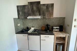 Zweitbezug nach San.! Kompaktloft 1-Zi. im Hinterhaus mit Du. und Lam. in zentraler Lage! EBK mgl. – Turnstraße 25, 9126 Bernsdorf, Chemnitz – Vorschaubild 1