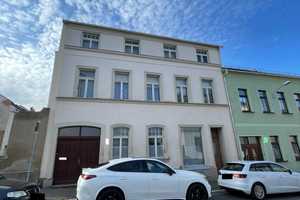 teilsaniertes Wohn- und Geschäftshaus (Zweifamilienhaus) wartet auf Fertigstellung in Oelsnitz – Vogtlandkreis – Vorschaubild 1