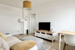 Möblierte KfW40-Wohnung mit Waschmaschine, Internet, hervorragende ÖV-Anbindung – Herforder Str. 210, 33609 Mitte, Bielefeld – Vorschaubild 2