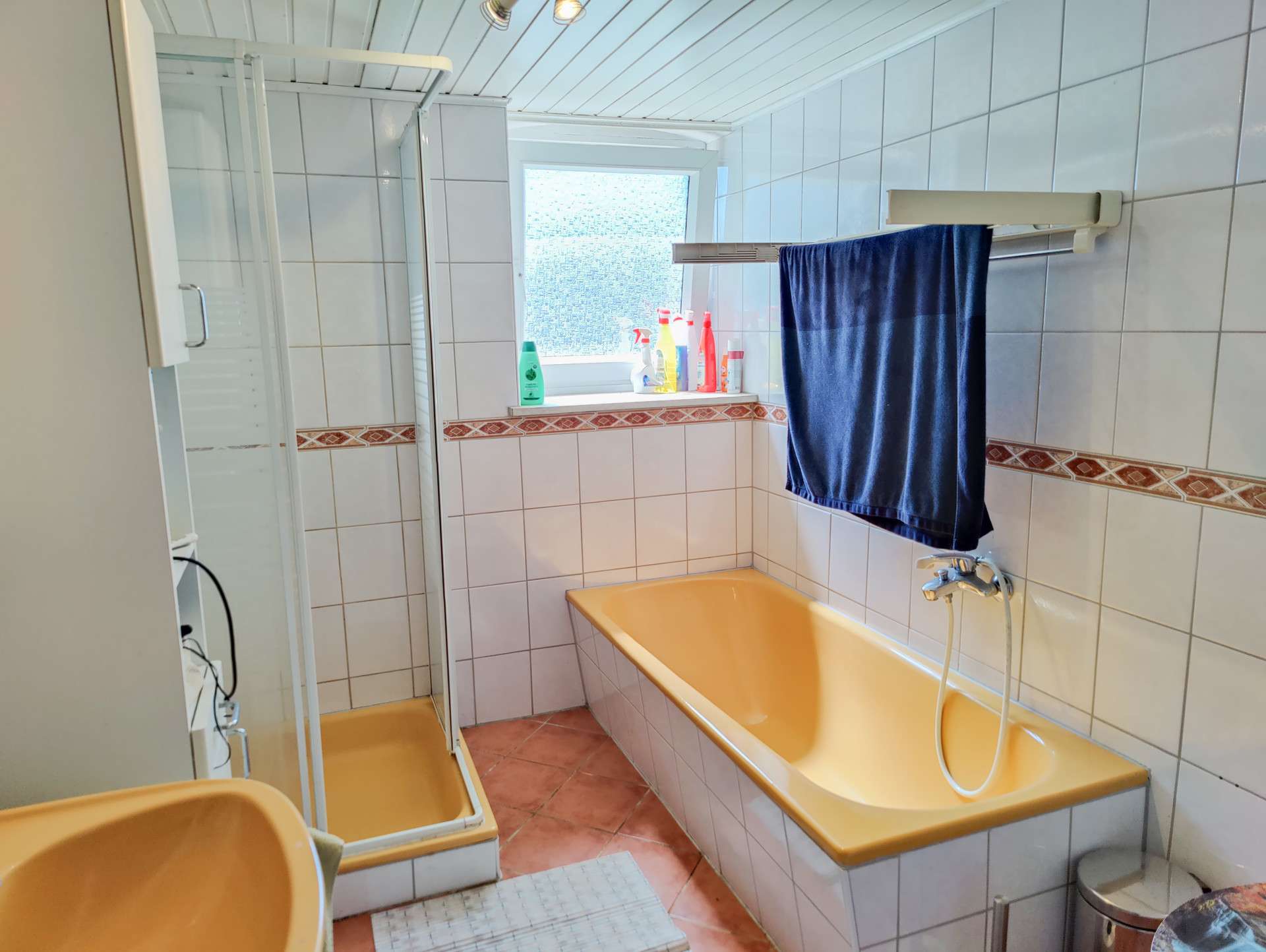 Immobilie in Altenkirchen (Westerwald) - Landwirtschaftliches Anwesen mit Stall, Scheune und Paddock zur Pferdehaltung! - Bild 2