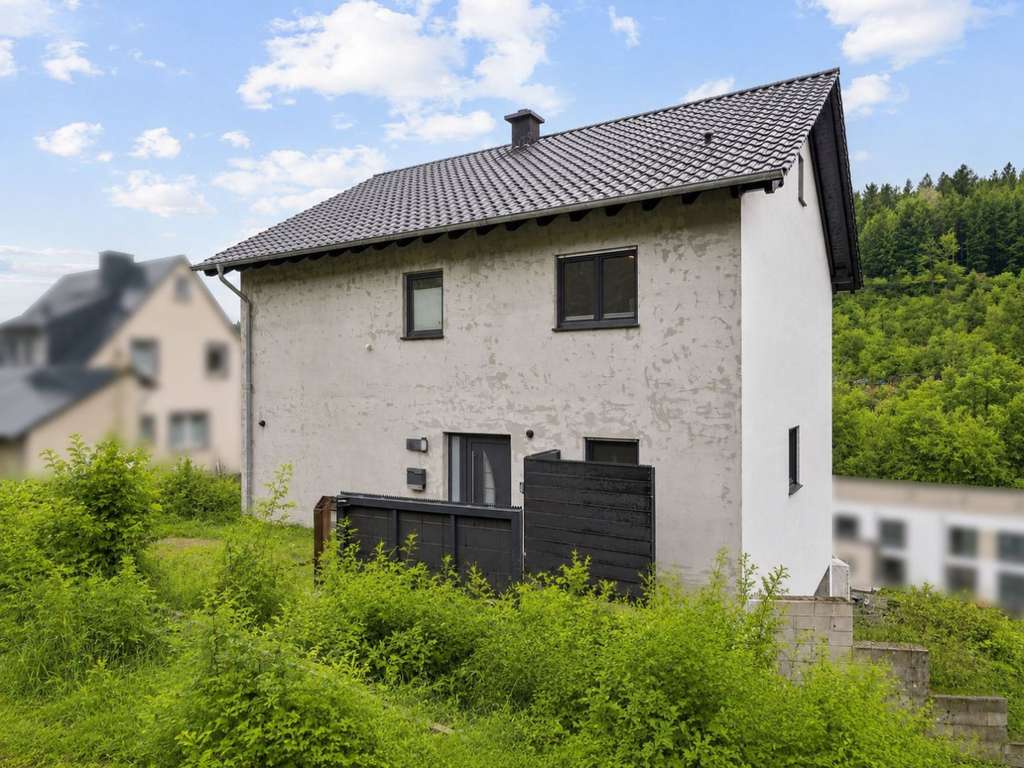 Immobilie in Waldrach - Wohnen mit Traumaussicht – Ihr modernes KfW 55 Haus mit großem Garten und viel Platz in Waldrach - Bild 0
