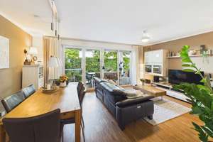 Barrierefreie Erdgeschosswohnung mit schönem Garten und Tiefgaragenstellplatz in begehrter Lage