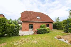 In idyllischer Feldrandlage! Gepflegtes Zweifamilienhaus mit schönem Garten in Hillerse. – Die vollständige Adresse der Immobilie erhältst du vom Anbieter., 38543 Hillerse – Vorschaubild 1