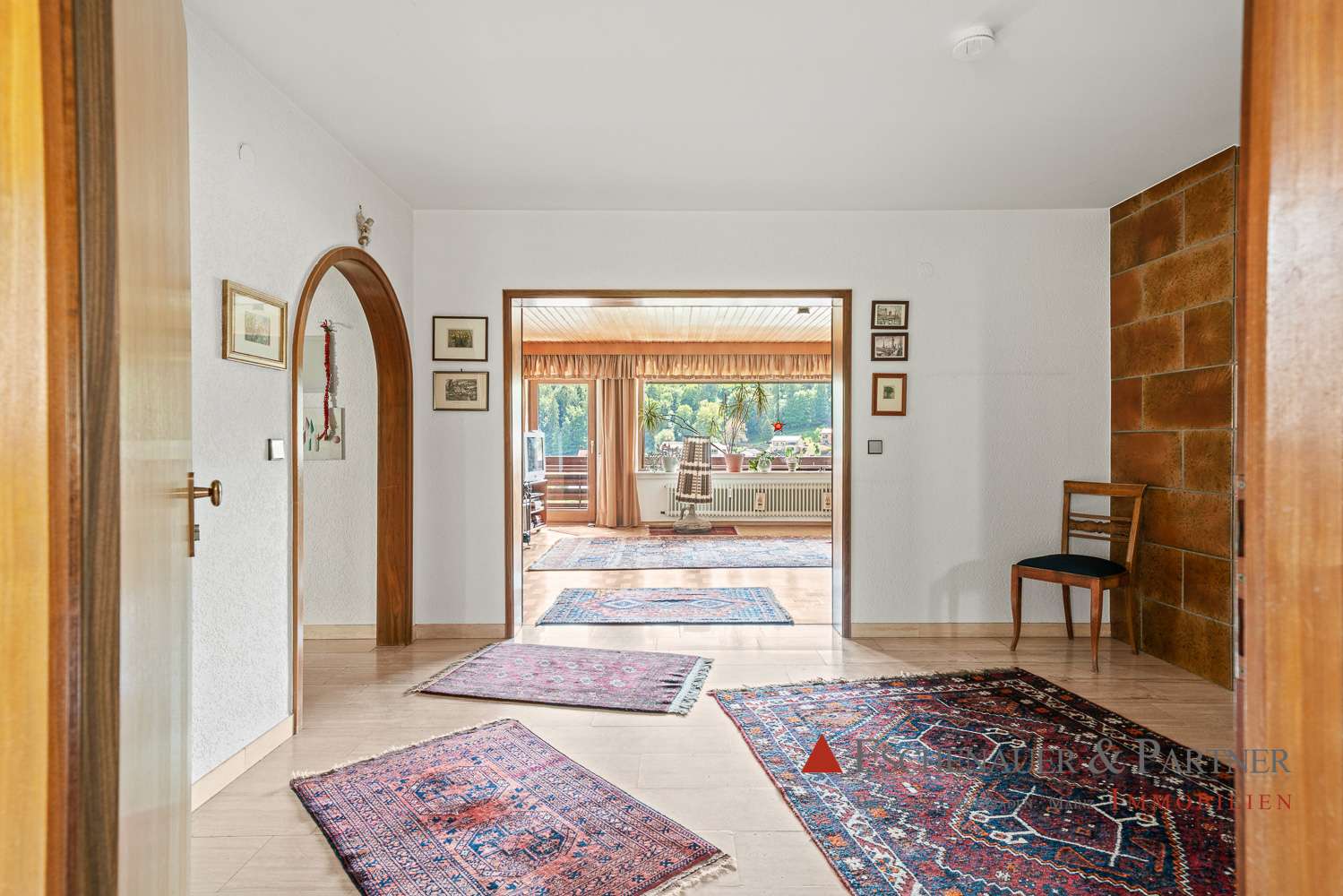 Immobilie in Wilhelmsfeld - Panoramablick in Bestlage: Großes Dreifamilienhaus auf 1.218 m² Grundstück für Eigennutzer & Anleger - Bild 3