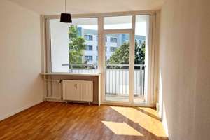 Ihr neues Zuhause: Bezugsfertige 1-Zimmerwohnung mit Balkon! – Prohliser Allee 33, 1239 Prohlis-Süd, Dresden – Vorschaubild 1