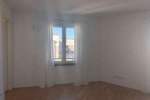 Moderne 2-Zimmer-Dachgeschosswohnung mit Balkon & Garagenstellplatz – Colmdorfstrasse 13, 81249 Aubing-Süd, München – Vorschaubild 8