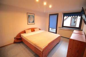 3 Wohnungen oder 5 Apartments: Wohnhaus möbliert, mit Gewerbefläche am Marktplatz in Homberg (Efze)  – Die vollständige Adresse der Immobilie erhältst du vom Anbieter., 34576 Homberg (Efze) – Vorschaubild 32