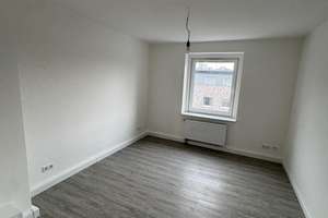 energetisch sanierte 3 Zimmer Dachgeschoß-Wohnung 59 m² - in Oberhausen-Marienkirche – Mülheimer Str. 127, 46045 Marienkirche, Oberhausen – Vorschaubild 2