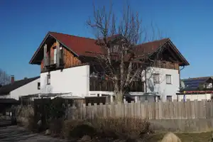 Kapitalanleger aufgepasst-Großzügiges 3-Familienhaus in Emmerting zum Kauf – Emmerting, Altötting (Kreis), 84547 Altötting (Kreis) – Vorschaubild 1