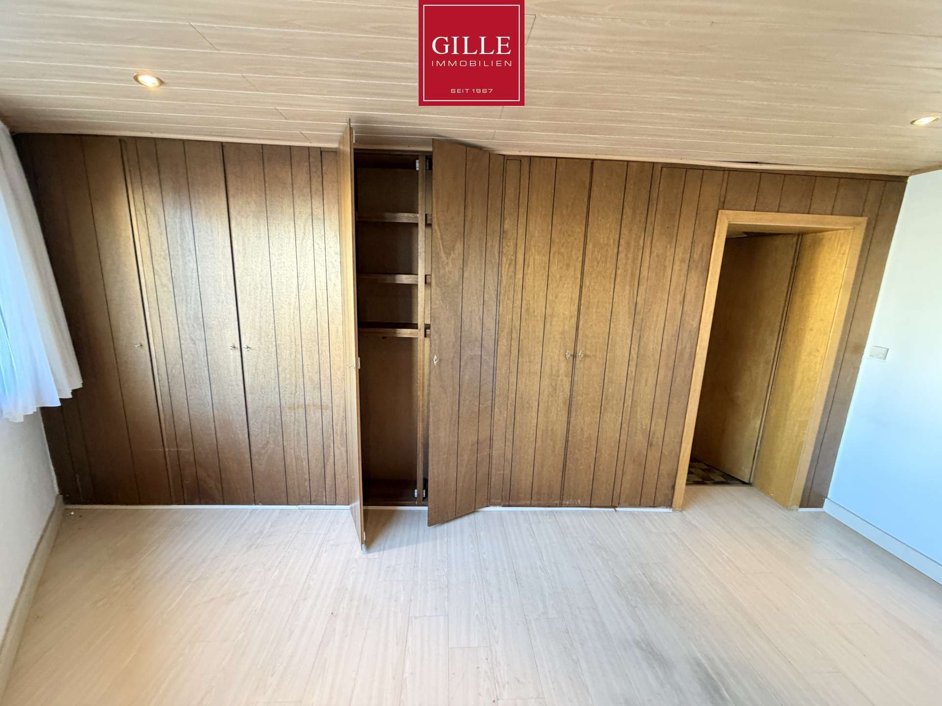 Immobilie in Grevenbroich - Großzügiges Einfamilienhaus in Grevenbroich-Gustorf, mit viel Platz zur Selbstentfaltung - Bild 2