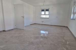 Erstbezug nach Kernsanierung  Moderne 3-Zimmer-Wohnung mit ca. 100 m² Wohnfläche und großer Terrasse – Breslauer Straße 49, 61169 Friedberg (Hessen) – Vorschaubild 2