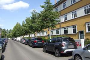 Ruhiglage! Nahe WISTA! Vermietete 3 Zi.-ETW! Balkon! 1. OG! Sehr gepflegter, Top Innenhof!