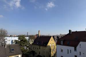 Sehr ruhige und helle 2-Zimmer Dachgeschosswohnung  mit Südbalkon