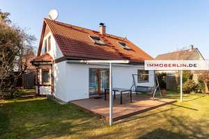 IMMOBERLIN.DE - Wunderbares Haus mit herrlicher Sonnenterrasse in familienfreundlicher Lage – Die vollständige Adresse der Immobilie erhältst du vom Anbieter., 12623 Mahlsdorf, Berlin – Vorschaubild 1
