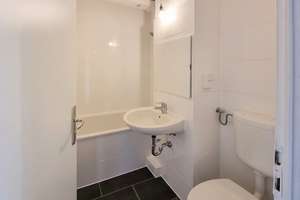 Ganz oben wohnen und Weitblick genießen! Wir renovieren 1-Zimmer-Wohnung! ** AB NOVEMBER **! – Albert-Wolf-Platz 1, 1239 Prohlis-Süd, Dresden – Vorschaubild 3