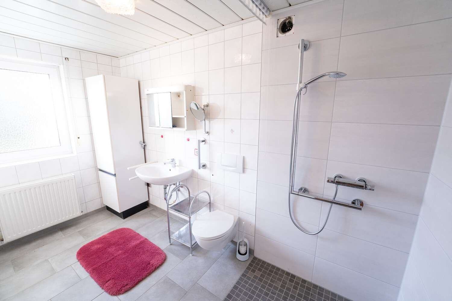 Immobilie in Wellendingen - Großzügiges Haus mit flexiblen Nutzungsmöglichkeiten - Bild 5