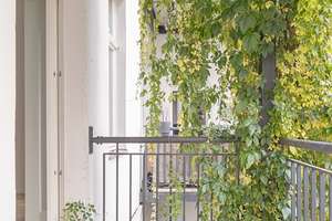 Barbarossakiez: Stilvolle, frisch sanierte 2-Zimmer-Altbauwohnung – Kyffhäuserstraße 10, 10781 Schöneberg, Berlin – Vorschaubild 2