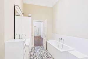 Exklusive 4-Zimmer-Wohnung in Bestlage Frankfurts – sonniger Balkon, Designerküche & Skylineblick – 60325 Westend-Süd, Frankfurt am Main – Vorschaubild 8