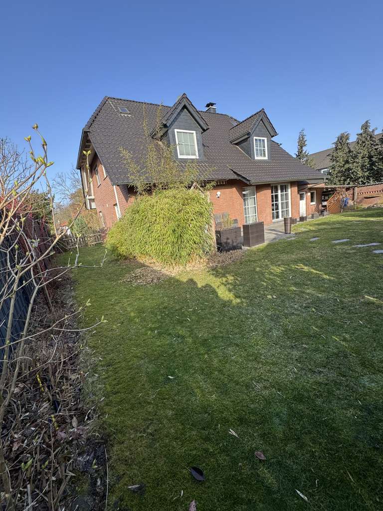 Immobilie in Rühen - Exklusives Einfamilienhaus in ruhiger Lage von Gifhorn / Eischott, direkte Lage zum Volkswagen Werk. - Bild 2