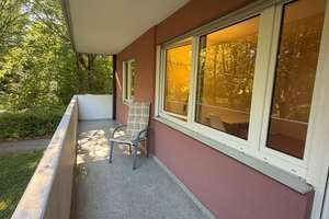 Viel Platz für den Alltag in dieser 5-Zimmer-Wohnung in München mit Tiefgarage  – Allgäuer Straße 106, 81475 Fürstenried-West, München – Vorschaubild 2