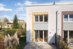 Helles Reihendterrassenhaus in Freiberg am Neckar – Die vollständige Adresse der Immobilie erhältst du vom Anbieter., 71691 Freiberg am Neckar – Vorschaubild 1