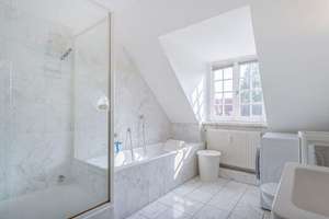 Attraktive Maisonette mit Dachterrasse – Wohnen in begehrter Lage – Die vollständige Adresse der Immobilie erhältst du vom Anbieter., 28209 Bürgerpark, Bremen – Vorschaubild 4