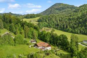 Luxuriöse Villa im Alpenstil mit großem, repräsentativem Anwesen in Top-Lage – Rosenheim (Kreis) – Vorschaubild 2
