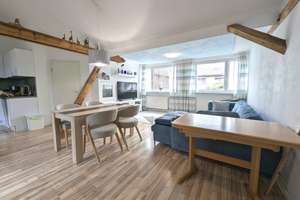 Helle 3-Zimmer-Wohnung mit Dachterrasse
Weitblick über Wuppertal inklusive – Die vollständige Adresse der Immobilie erhältst du vom Anbieter., 42285 Barmen, Wuppertal – Vorschaubild 2