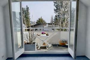 Architektonische Rarität in Uni-Nähe Vaihingen / Dachswald: Teilmöblierte DG-Wohnung mit Fernblick