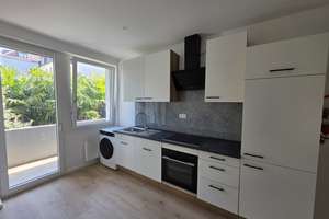 Erstbezug nach Sanierung 3 Zimmer mit  Balkone Einbauküche WG- geeignet