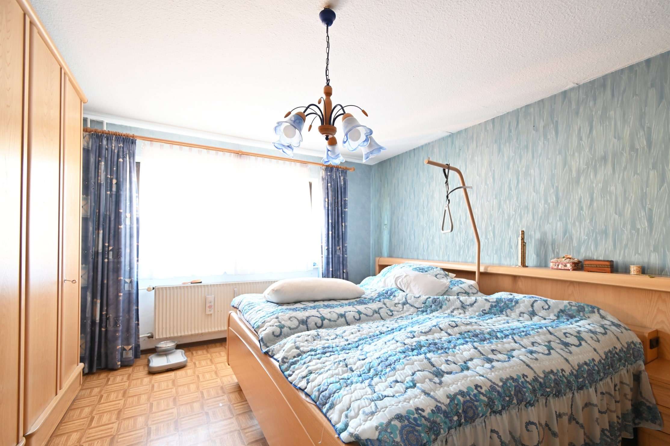 Immobilie in Herbolzheim - Charmantes Zweifamilienhaus (als DHH) mit Doppelgarage und großem Garten  - Bild 1