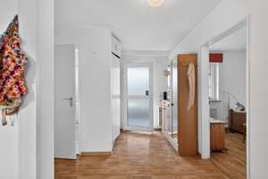 Großzügiger Balkon mit Terrassencharakter und helle Wohnräume in Pforzheim – Die vollständige Adresse der Immobilie erhältst du vom Anbieter., 75175 Oststadt, Pforzheim – Vorschaubild 3