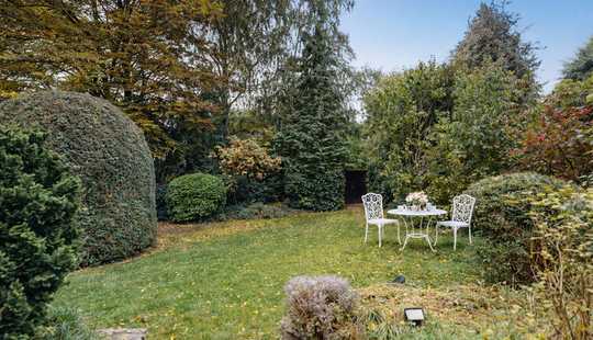 Bild von Ein- bis Zweifamilienhaus auf herrlich angelegtem Erbpachtgrundstück in ruhiger Lage