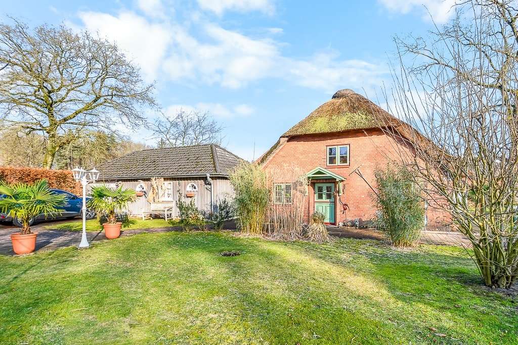 Immobilie in Süderlügum - Charmantes Reetdachhaus mit Ferienwohnung - Bild 4