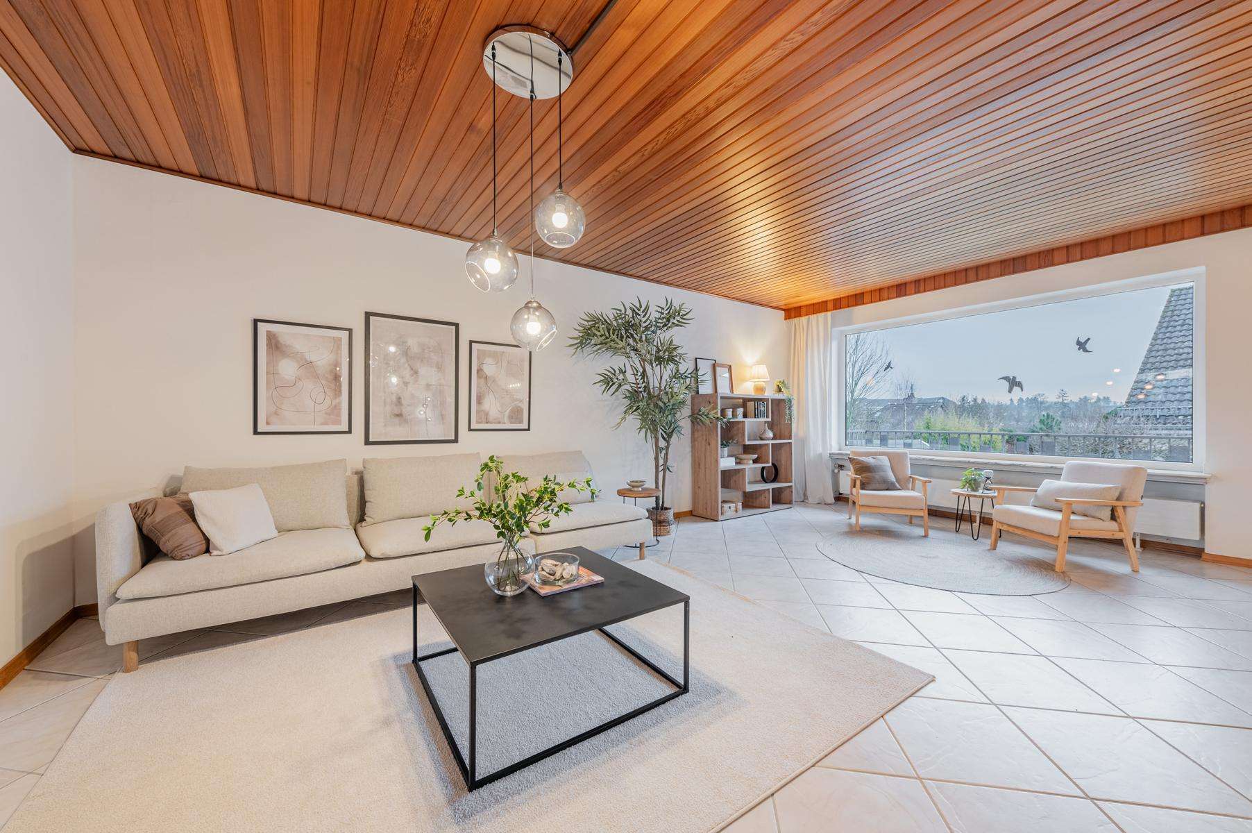 Immobilie in Altweidelbach - Großzügiger Bungalow mit Garage, möglicher Einliegerwohnung und pflegeleichter Grünfläche - Bild 3