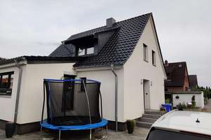 Kernsaniertes Familienhaus mit großem Garten & PV-Anlage in BS-Völkenrode – Die vollständige Adresse der Immobilie erhältst du vom Anbieter., 38112 Lehndorf-Watenbüttel, Braunschweig – Vorschaubild 2