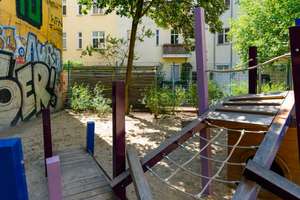 Spacious Altbau Apartment in Samariterkiez with direct access to a children's playground.