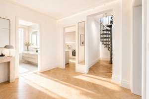 Charmante Dachgeschoss - Maisonettewohnung mit Ost - Süd - Loggia über den Dächern von München – Die vollständige Adresse der Immobilie erhältst du vom Anbieter., 80333 Augustenstraße, München – Vorschaubild 5