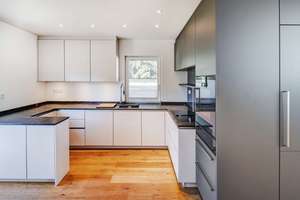 Stilvoller Bungalow 316 m²mit großem Garten in München-Lerchenau – Die vollständige Adresse der Immobilie erhältst du vom Anbieter., 80935 Lerchenau-Ost, München – Vorschaubild 8