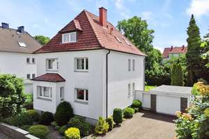 Raum für die ganze Familie: Gepflegtes Zweifamilienhaus mit traumhaftem Garten!
