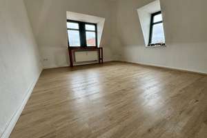 Vollständig renovierte, helle 2-Raum-Wohnung mit EBK in Dresden-Striesen