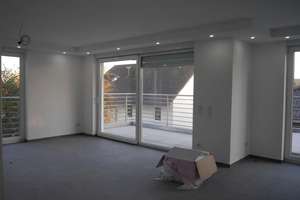 Neuwertige- Großzügige 4 Zimmer Wohnung mit Einbauküche