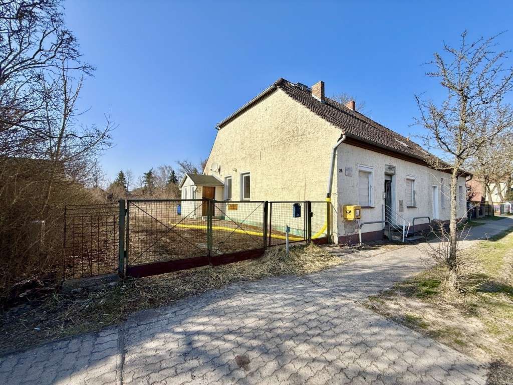 Immobilie in Oranienburg - Wohnen und Vermieten möglich – DHH mit separater Einheit - Bild 0