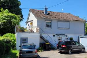 ***ATTRAKTIVE 4,5-ZIMMER-WOHNUNG MIT GROßER TERRASSE UND GARTEN***
