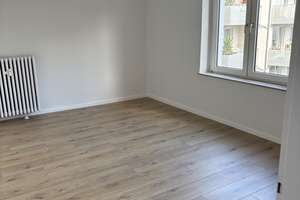 In Düsseldorf: Gepflegte Wohnung mit drei Zimmern und Balkon – 40223 Bilk, Düsseldorf – Vorschaubild 2