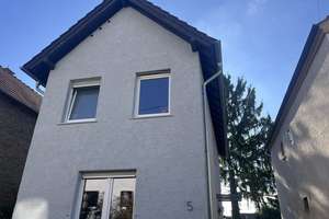 Modernes, frisch renoviertes Einfamilienhaus zur ZWISCHENMIETE für bis zu 5 Monate (ab August 2025) – Wilhelm-Busch-Str. 5, 55126 Finthen, Mainz – Vorschaubild 12