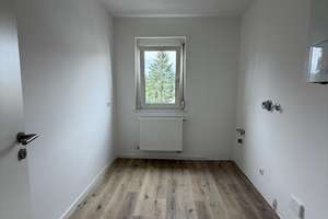Kernsanierte 3-Zimmer-Wohnung mit Dachterrasse in Stuttgart-Untertürkheim – Sattelstraße 85, 70327 Untertürkheim (Ortsteil), Stuttgart – Vorschaubild 8