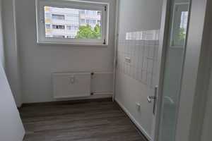 3-Zimmer-Wohnung mit Aufzug und Balkon // 3.OG rechts – Theodor-Heuss-Str. 24, 38444 Wolfsburg – Vorschaubild 2
